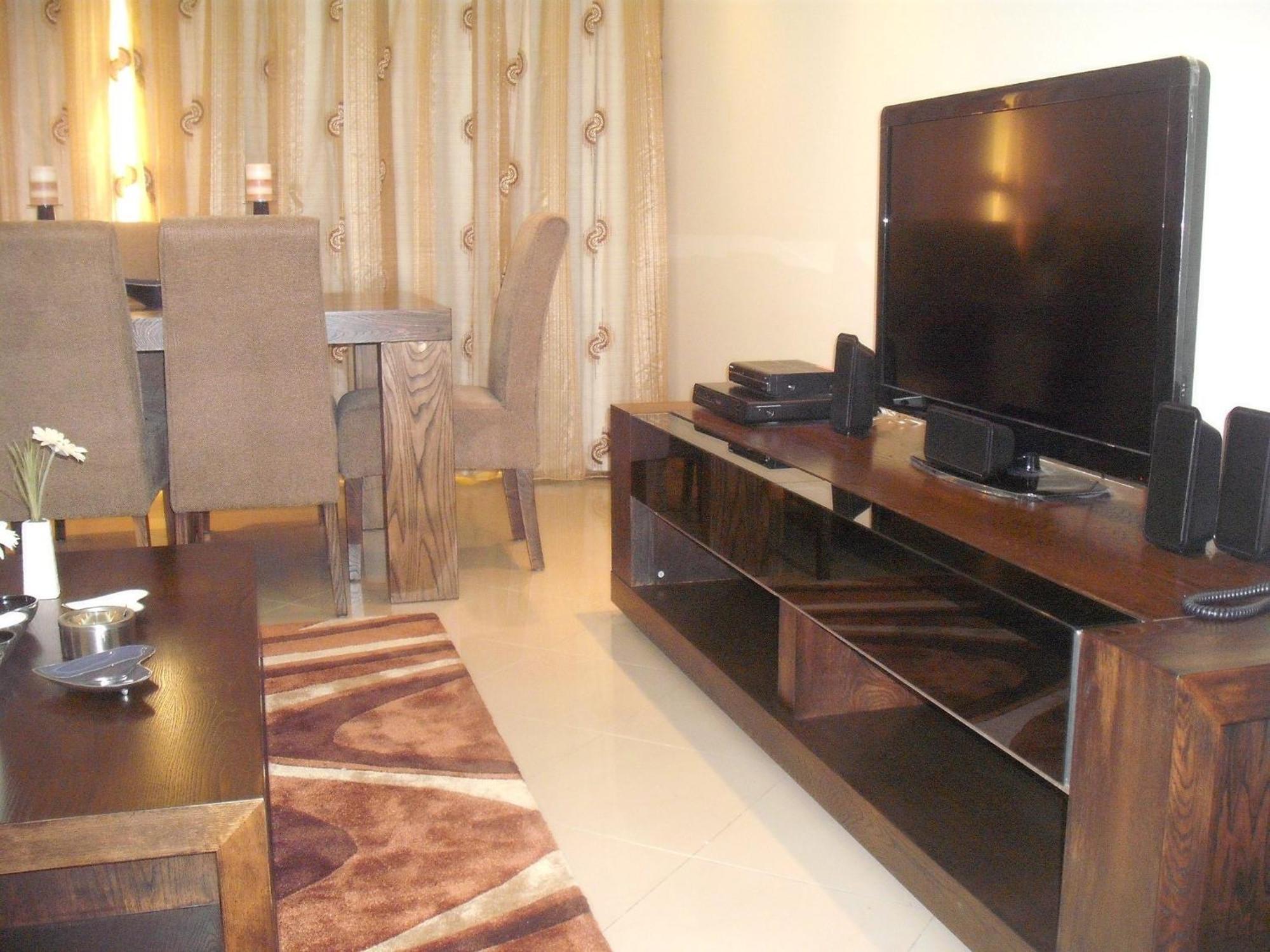 Abu Dhabi Plaza Hotel Apartments Ngoại thất bức ảnh