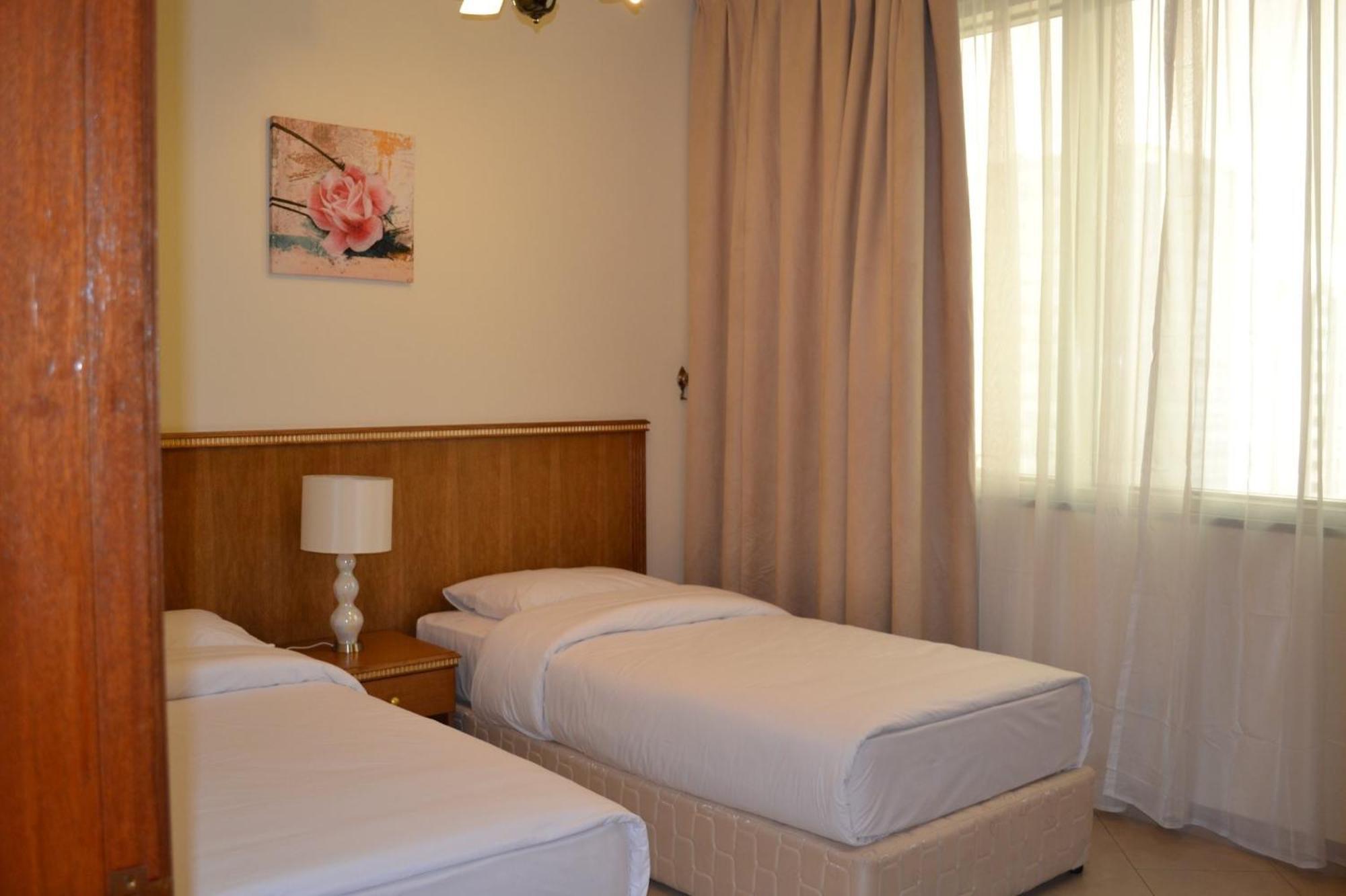 Abu Dhabi Plaza Hotel Apartments Ngoại thất bức ảnh