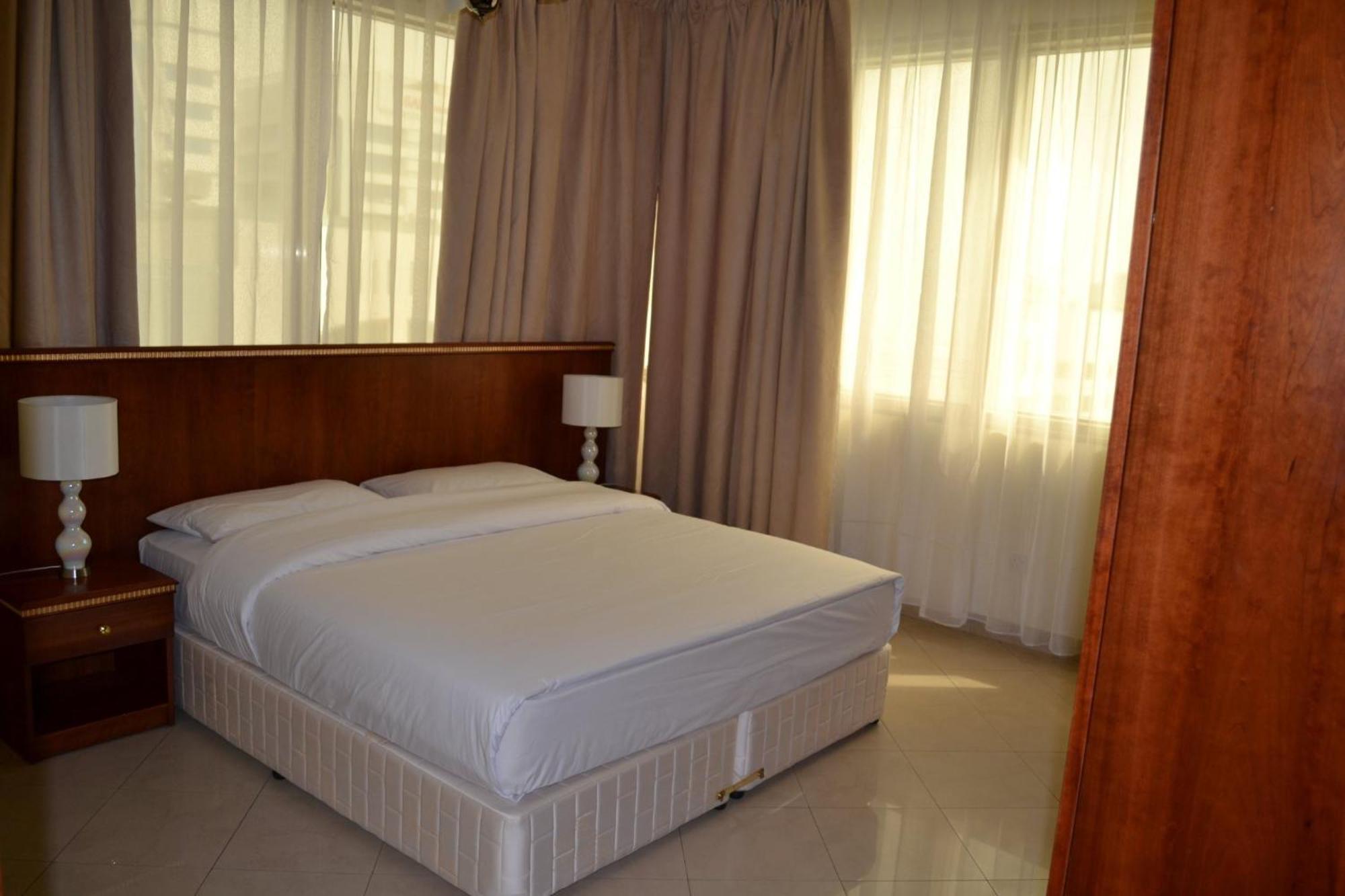Abu Dhabi Plaza Hotel Apartments Ngoại thất bức ảnh