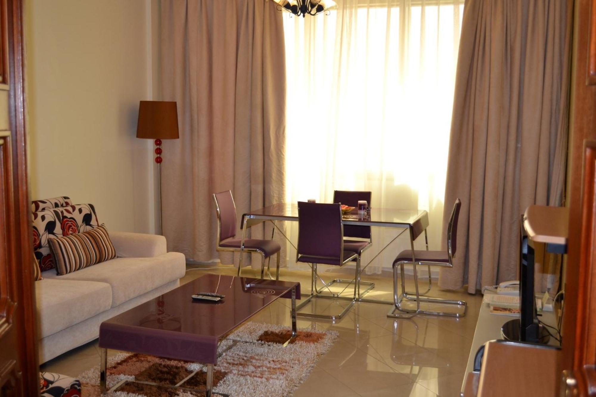 Abu Dhabi Plaza Hotel Apartments Ngoại thất bức ảnh