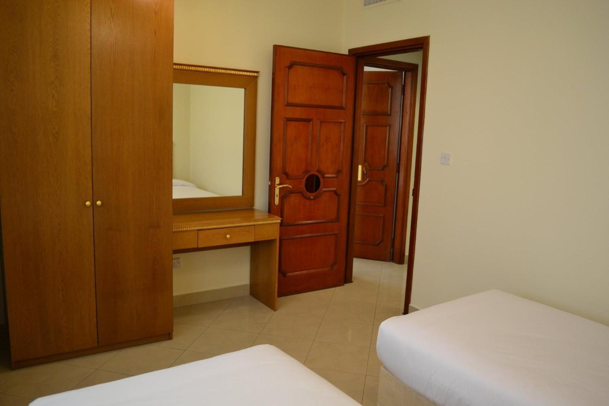 Abu Dhabi Plaza Hotel Apartments Ngoại thất bức ảnh