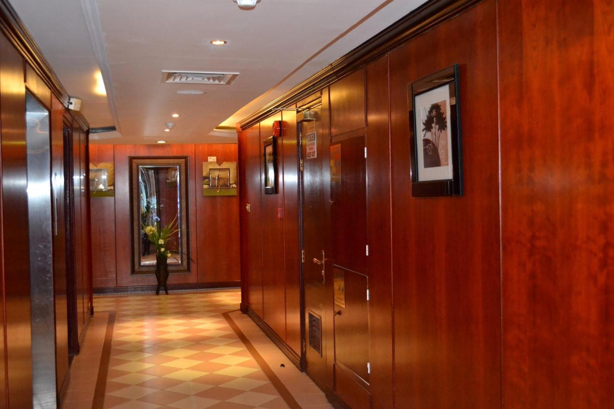 Abu Dhabi Plaza Hotel Apartments Ngoại thất bức ảnh