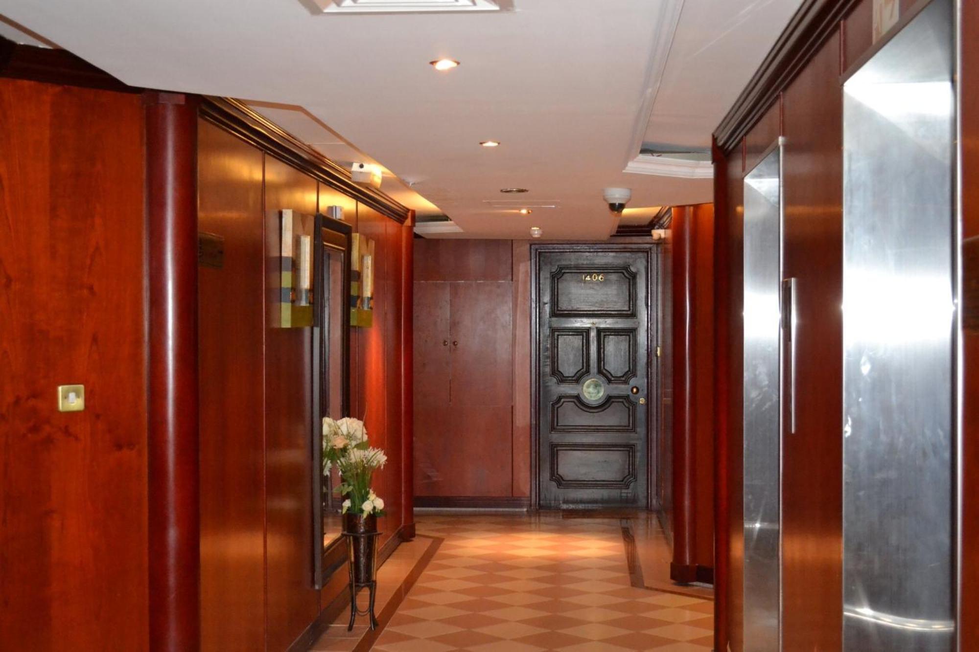 Abu Dhabi Plaza Hotel Apartments Ngoại thất bức ảnh