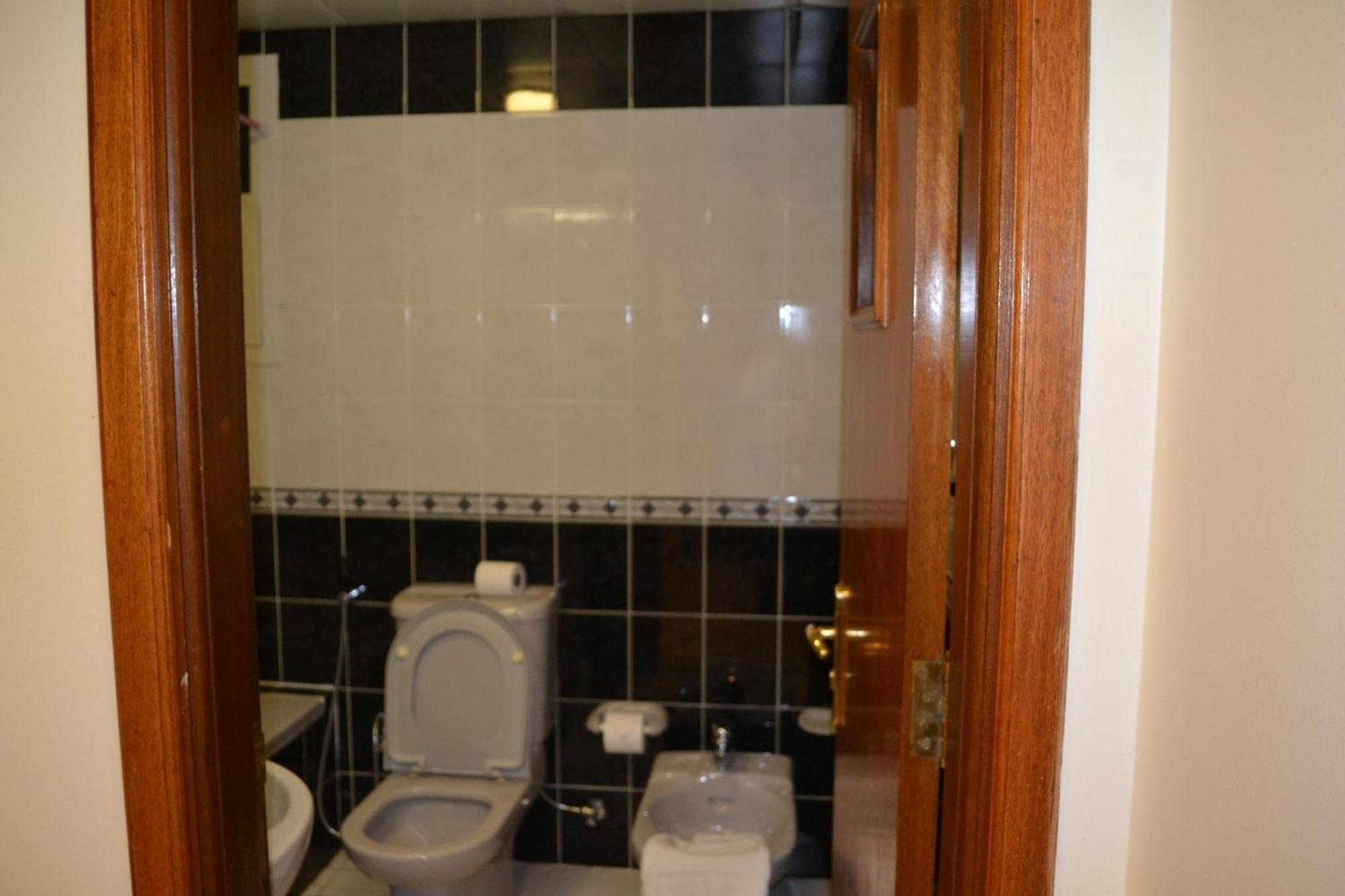 Abu Dhabi Plaza Hotel Apartments Ngoại thất bức ảnh