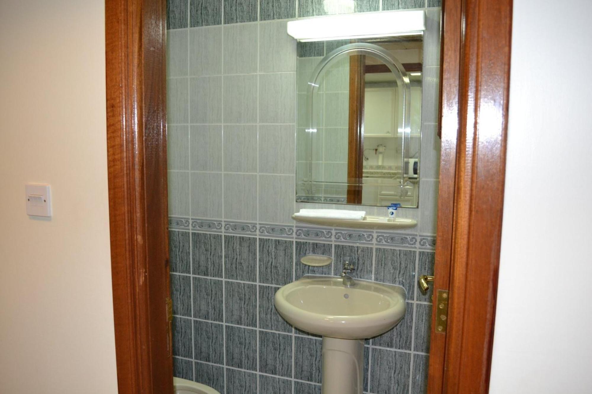 Abu Dhabi Plaza Hotel Apartments Ngoại thất bức ảnh