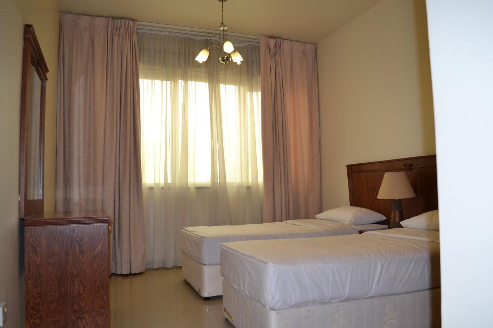 Abu Dhabi Plaza Hotel Apartments Ngoại thất bức ảnh