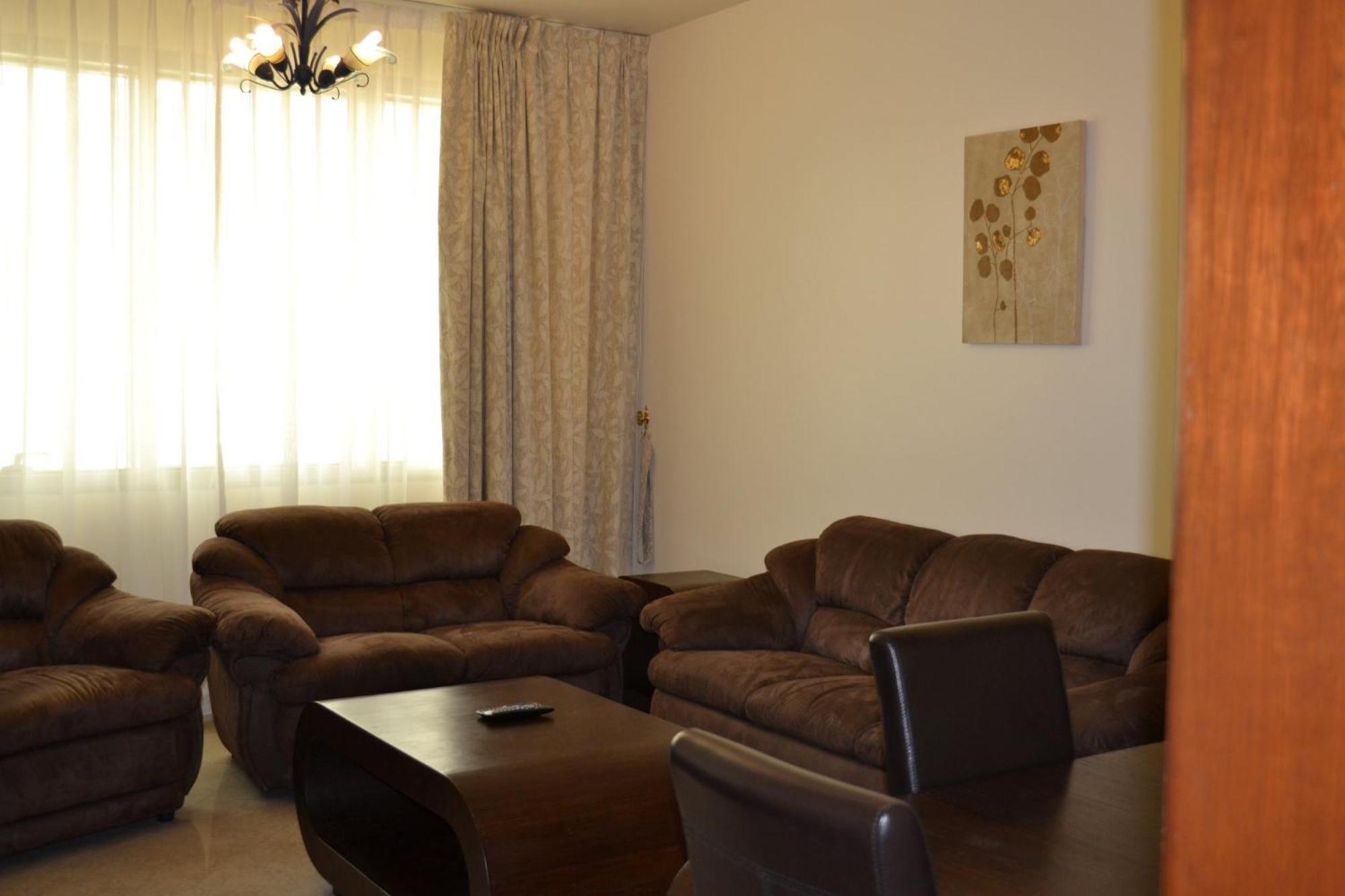 Abu Dhabi Plaza Hotel Apartments Ngoại thất bức ảnh