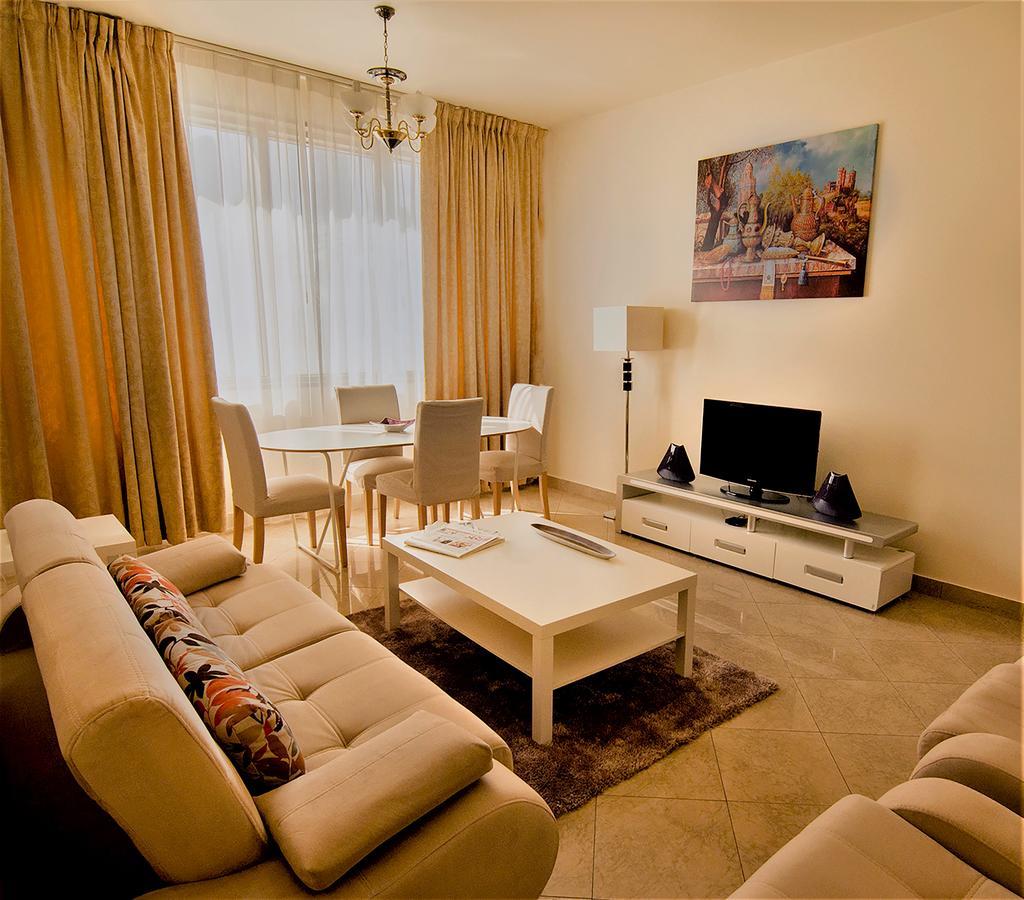 Abu Dhabi Plaza Hotel Apartments Ngoại thất bức ảnh