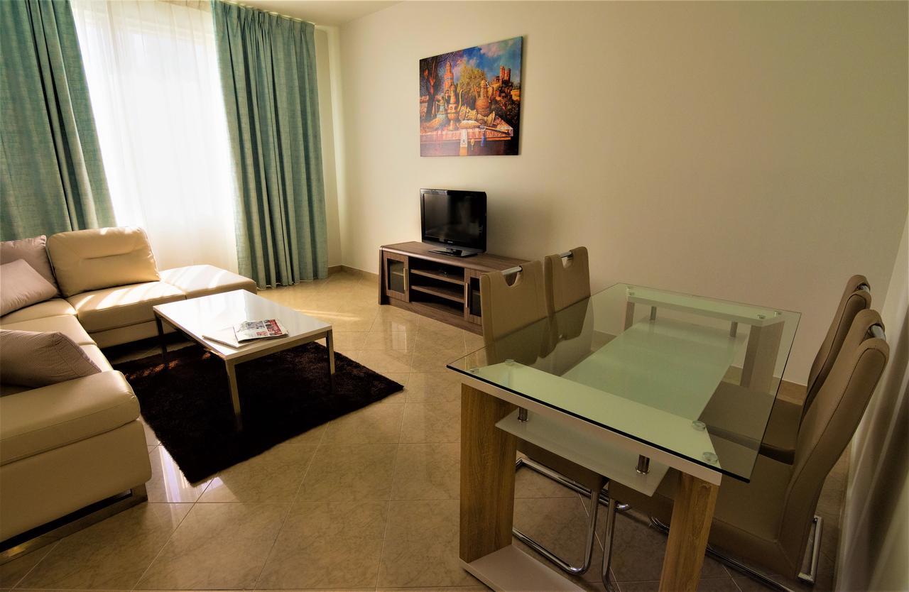 Abu Dhabi Plaza Hotel Apartments Ngoại thất bức ảnh